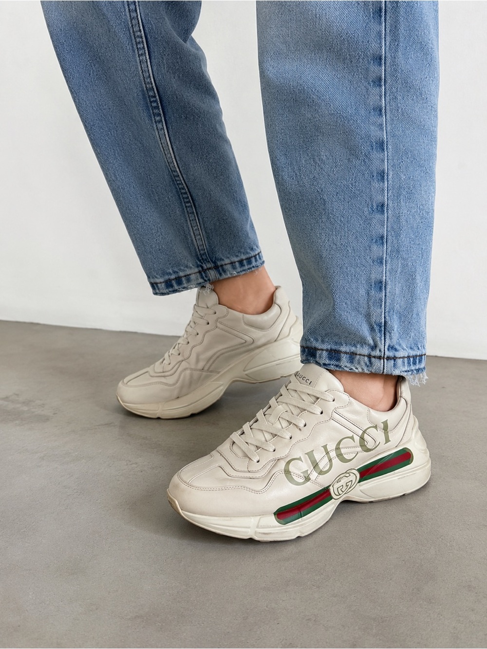 Gucci Off-White Leather Sneakers with Green and Red Web